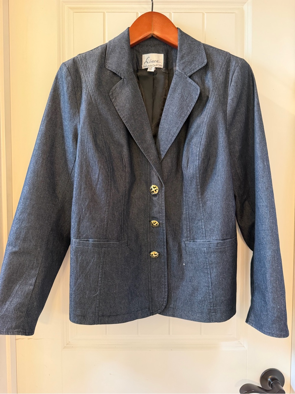 Linea denim blazer. Size large. New without tags. Great details. Exc condition